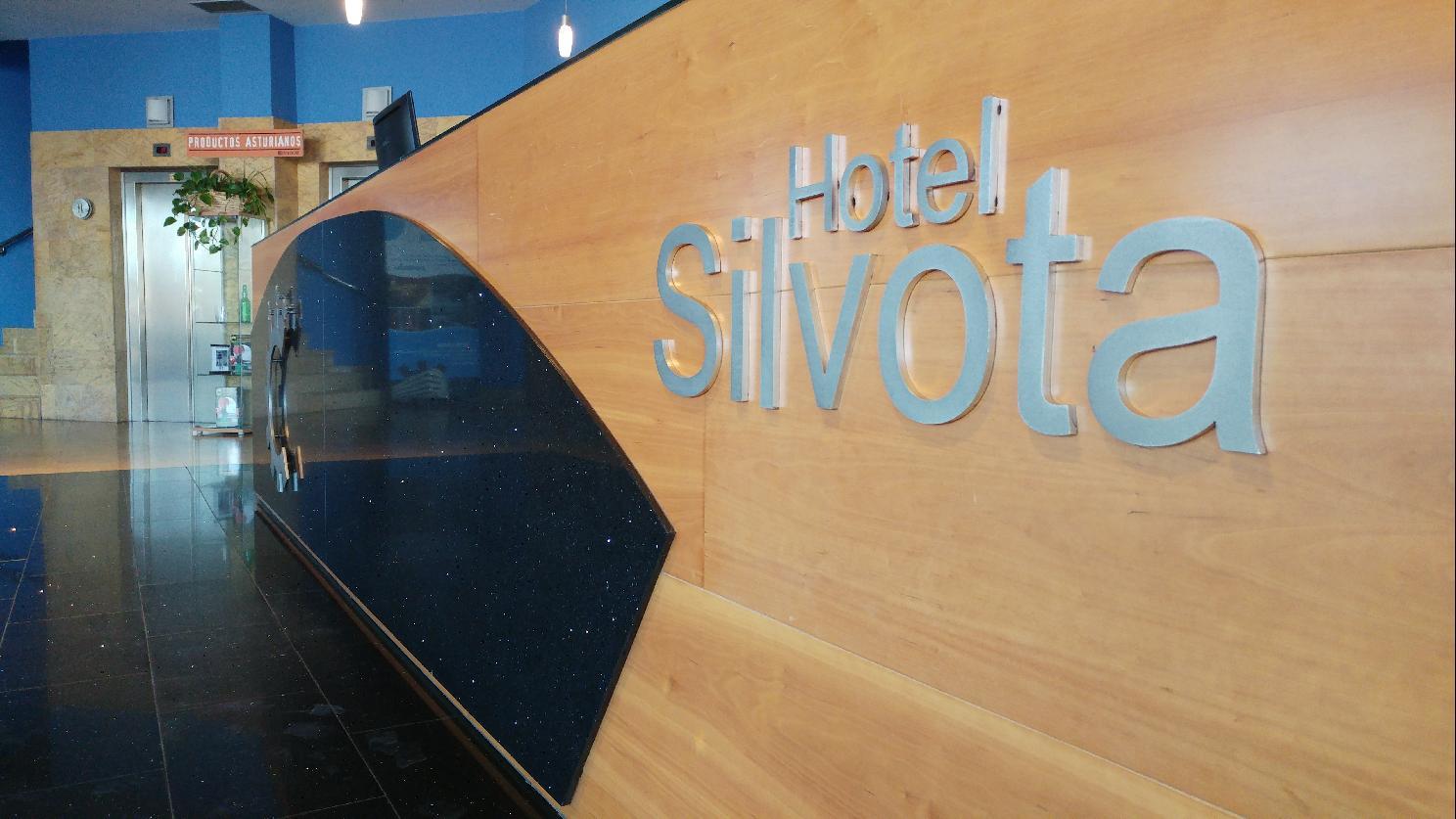 Hotel Silvota Lugo de Llanera Buitenkant foto